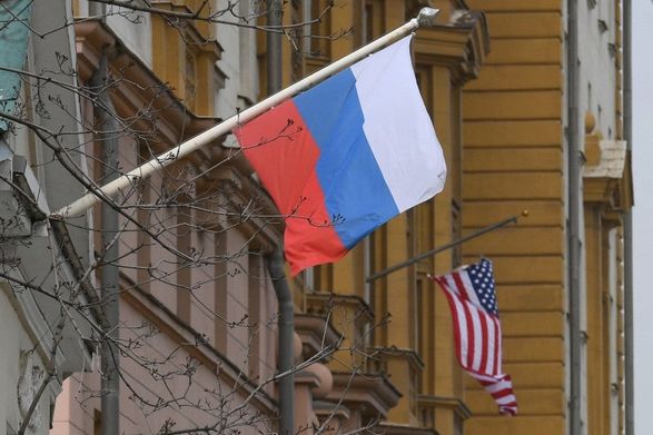 Россия высылает заместителя главы миссии посольства США в Москве. Госдеп говорит, что это «шаг эскалации»