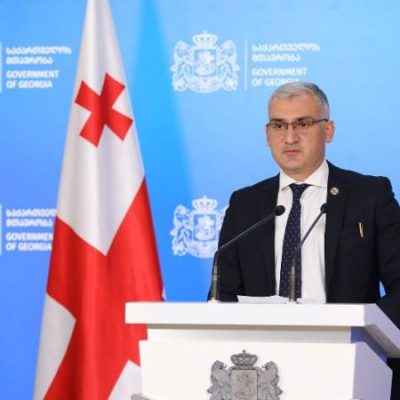 ყველა შეზღუდვა, გარდა ტრანსპორტსა და დახურულ სივრცეში პირბადის ტარების ვალდებულებისა, უქმდება