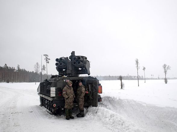 Великобритания удвоит количество военнослужащих в Эстонии. Войска и техника начнут перебрасываться уже сегодня