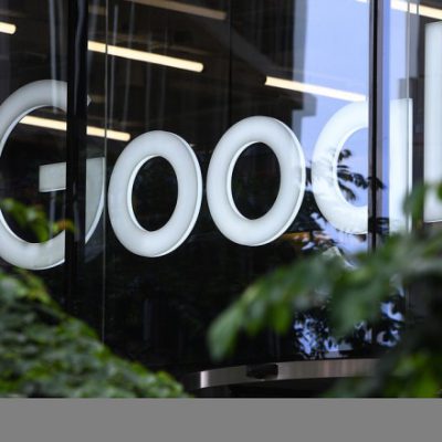 Google ограничивает работу Google Play в России