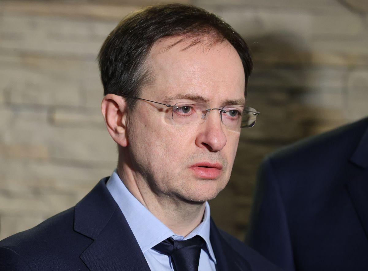 Предложения Украины предполагают отказ от стремления вернуть Крым и Донбасс военным путем: Мединский |