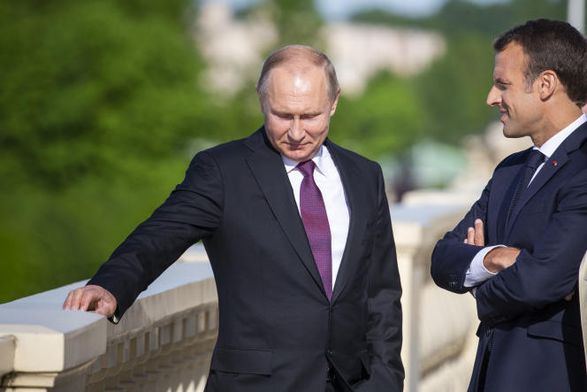 Макрон призвал Путина прекратить блокаду Мариуполя Макрон призвал Путина прекратить блокаду Мариуполя