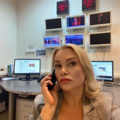 Суд оштрафовал на 30 тыс. рублей Овсянникову, которая вышла с плакатом против войны в эфир российского телеканала