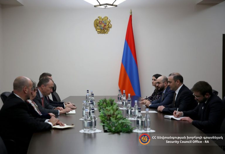 Արմեն Գրիգորյանը և Տոյվո Կլաարը քննարկել են Լաչինի միջանցքի արգելափակման հետևանքով առաջացած հումանիտար ճգնաժամը
		23.01.2023 . Արցախ