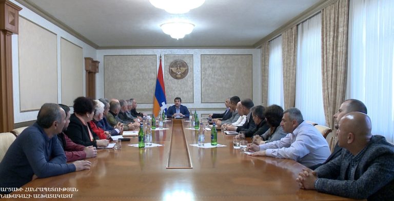 Արցախի նախագահը Հանրային խորհրդի անդամների հետ քննարկել է հանրապետությունում ստեղծված իրավիճակը
		15.03.2023 . Արցախ