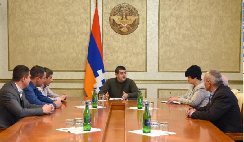 Արցախի հակաճգնաժամային խորհրդում քննարկվել են ռազմաքաղաքական, սոցիալ-տնտեսական իրավիճակին առնչվող հարցեր
		19.04.2023 . Արցախ