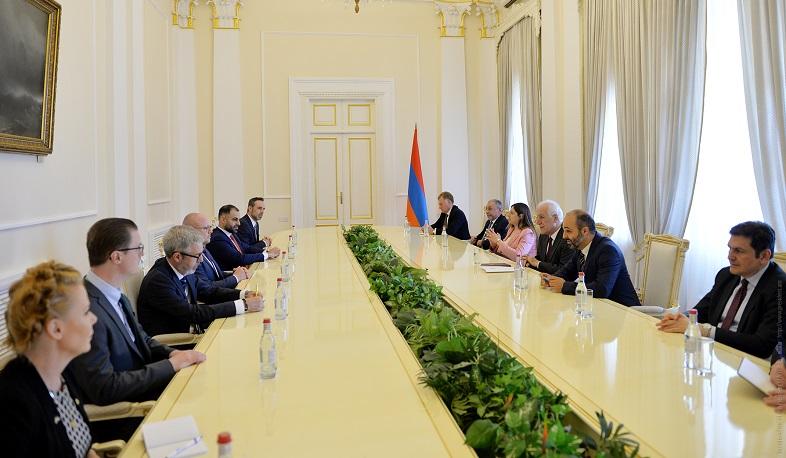 Հայաստանի ձգտումն է՝ բանակցությունների միջոցով վերջնական խաղաղության համաձայնագիր կնքել Ադրբեջանի հետ. Վահագն Խաչատուրյան
		03.04.2023 . Տարածաշրջան
