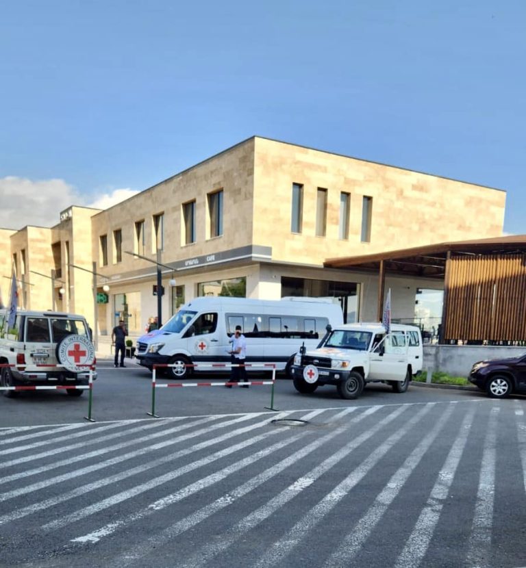 Կարմիր խաչի ուղեկցությամբ միկրոավտոբուսով բուժառուներ են տեղափոխվել Հայաստան և բուժված անձինք վերադարձել Արցախ
		12.06.2023 . Արցախ