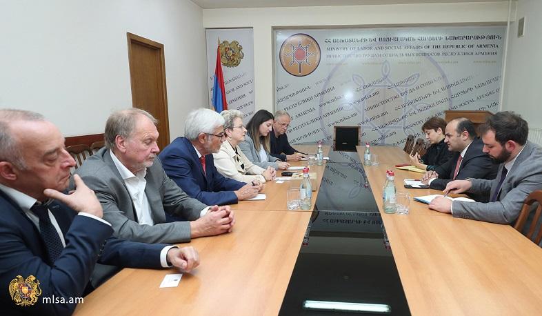 Նարեկ Մկրտչյանը Գերմանական Կարմիր խաչի պատվիրակության հետ քննարկել է ԼՂ-ից բռնի տեղահանված անձանց աջակցության համատեղ ծրագրերին առնչվող հարցեր
		27.10.2023 . Արցախ