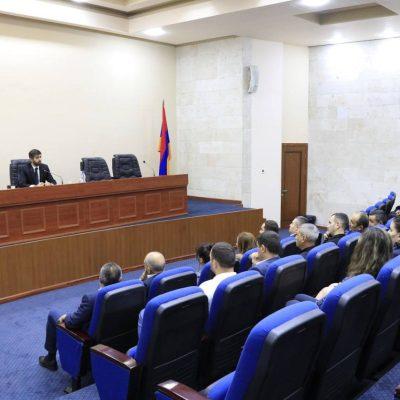 Էկոնոմիկայի նախարարությունում կայացել է 2-րդ հանդիպումը ԼՂ-ից բռնի տեղահանված գործարարների հետ
		12.10.2023 . Արցախ