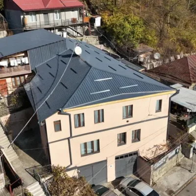 Բորժոմիում ավարտվել են մի քանի բազմաբնակարան շենքերի տանիքների վերանորոգումը