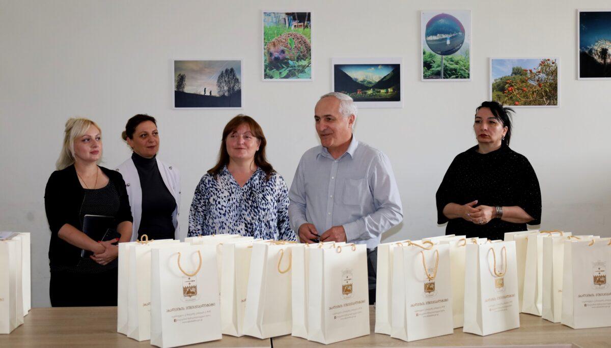 Ախալցխայի քաղաքապետարանը  տեսողության  ծանր խնդիրներ ունեցող շահառուներին նվիրաբերեց արյան մեջ շաքարի և արյան ճնշման չափման սարքեր