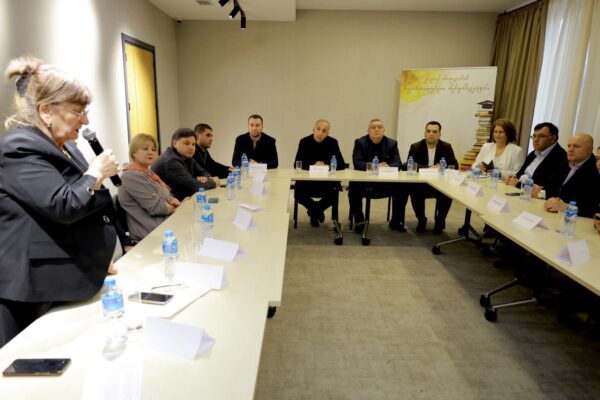 Ախալցխայում անցկացվեց դպրոցի տնօրենների հետ հանդիպում «Դպրոցական կյանքում առկա գործընթացներն ու ապագա ծրագրերը» թեմայով