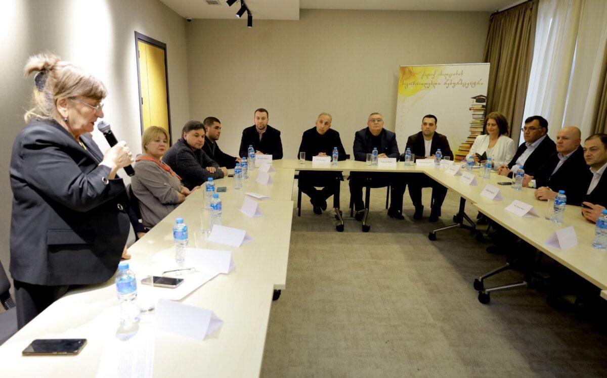 Ախալցխայում անցկացվեց դպրոցի տնօրենների հետ հանդիպում «Դպրոցական կյանքում առկա գործընթացներն ու ապագա ծրագրերը» թեմայով