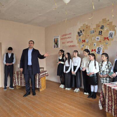 Հովհաննես Թումանյանի ծննդյան օրըՎրաստանում ՀՀ դեսպանության խորհդական Վահագն Տոնոյանը և դեսպանության աշխատակիցները ծաղիկներ խոնարհեցին Թբիլիսիի հայ հասարակական գործիչների Խոջիվանքի պանթեոնում՝ Մեծն բանաստեղծի շիրիմին