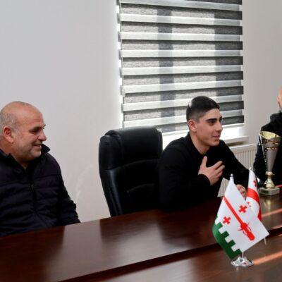 Ախալցխացի բռնցքամարտիկ Անդրանիկ Ջանամյանը պարգևատրվել է Ֆրանսիայի Լիոն քաղաքում կայացած պրոֆեսիոնալ բռնցքամարտի միջազգային մենամարտում հաղթանակ կրելու համար