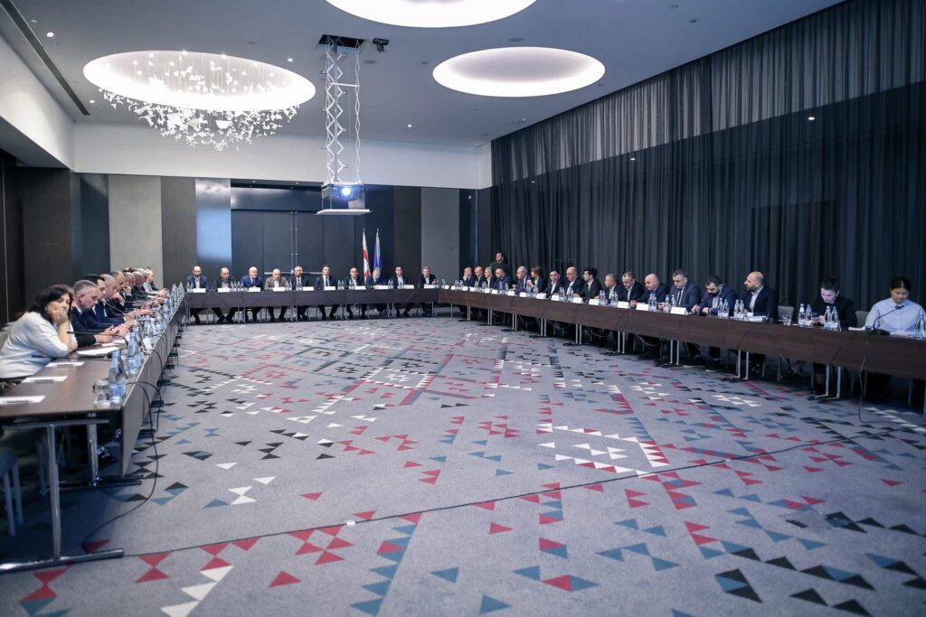 Վրաստանի տարածաշրջանային զարգացման նախարարի առաջին տեղակալը անցկացրել է հանդիպում  տարբեր տարածաշրջանների պետական ​​​​ներկայացուցիչների և մունիցիպալիտետների քաղաքապետերի հետ