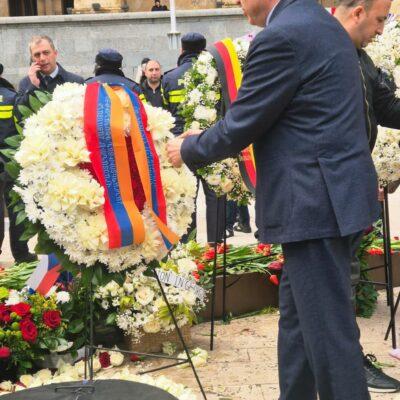 Վրաստանում ՀՀ դեսպան Աշոտ Սմբատյանն իր խոնարհումը բերեց և ծաղկեպսակ զետեղեց Թբիլիսիի Ռուսթավելի պողոտայում՝ Ապրիլի 9-ի զոհերի հուշակոթողին