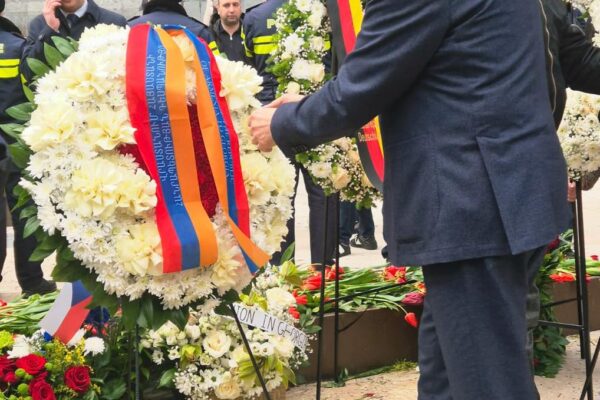 Վրաստանում ՀՀ դեսպան Աշոտ Սմբատյանն իր խոնարհումը բերեց և ծաղկեպսակ զետեղեց Թբիլիսիում Ապրիլի 9-ի զոհերի հուշակոթողին