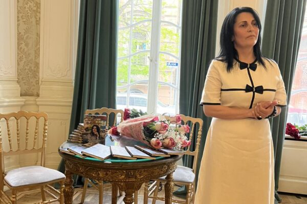 Տեղի ունեցավ Հայաստանի և Վրաստանի գրողների միությունների անդամ Ռուզաննա Հովասափյանի «Թիֆլիսի թևերին» բանաստեղծությունների ժողովածուի շնորհանդեսը