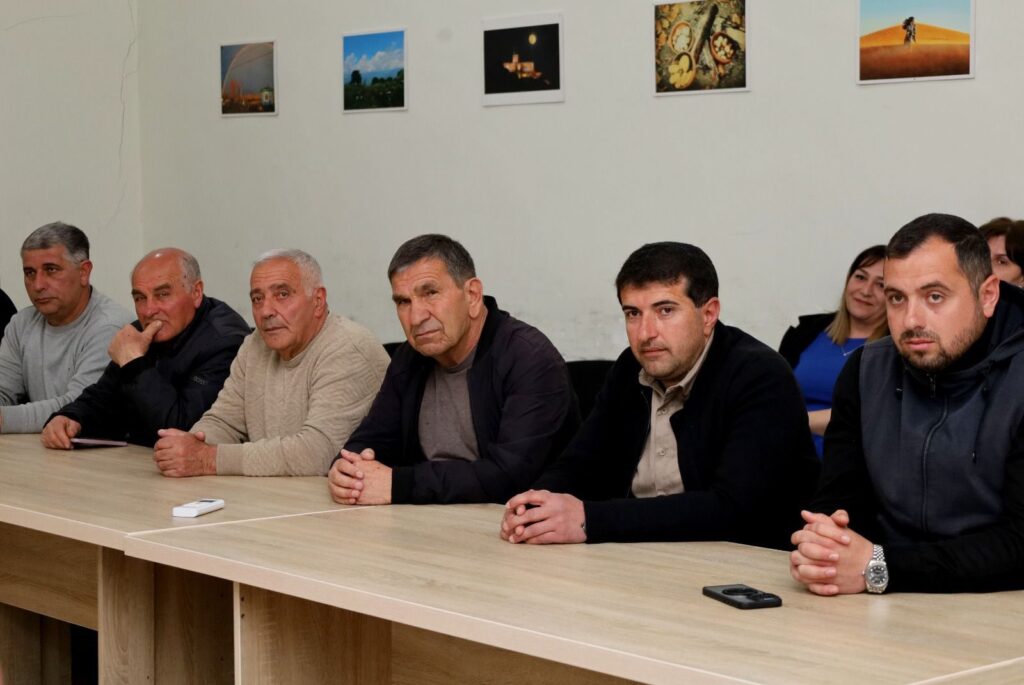 Ախալցխայի  քաղաքապետը հանդիպեց վարչական միավորների ներկայացուցիչների հետ