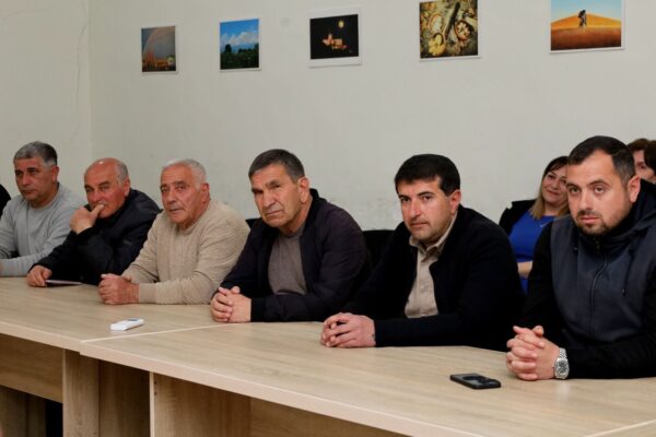 Ախալցխայի  քաղաքապետը հանդիպեց վարչական միավորների ներկայացուցիչների հետ