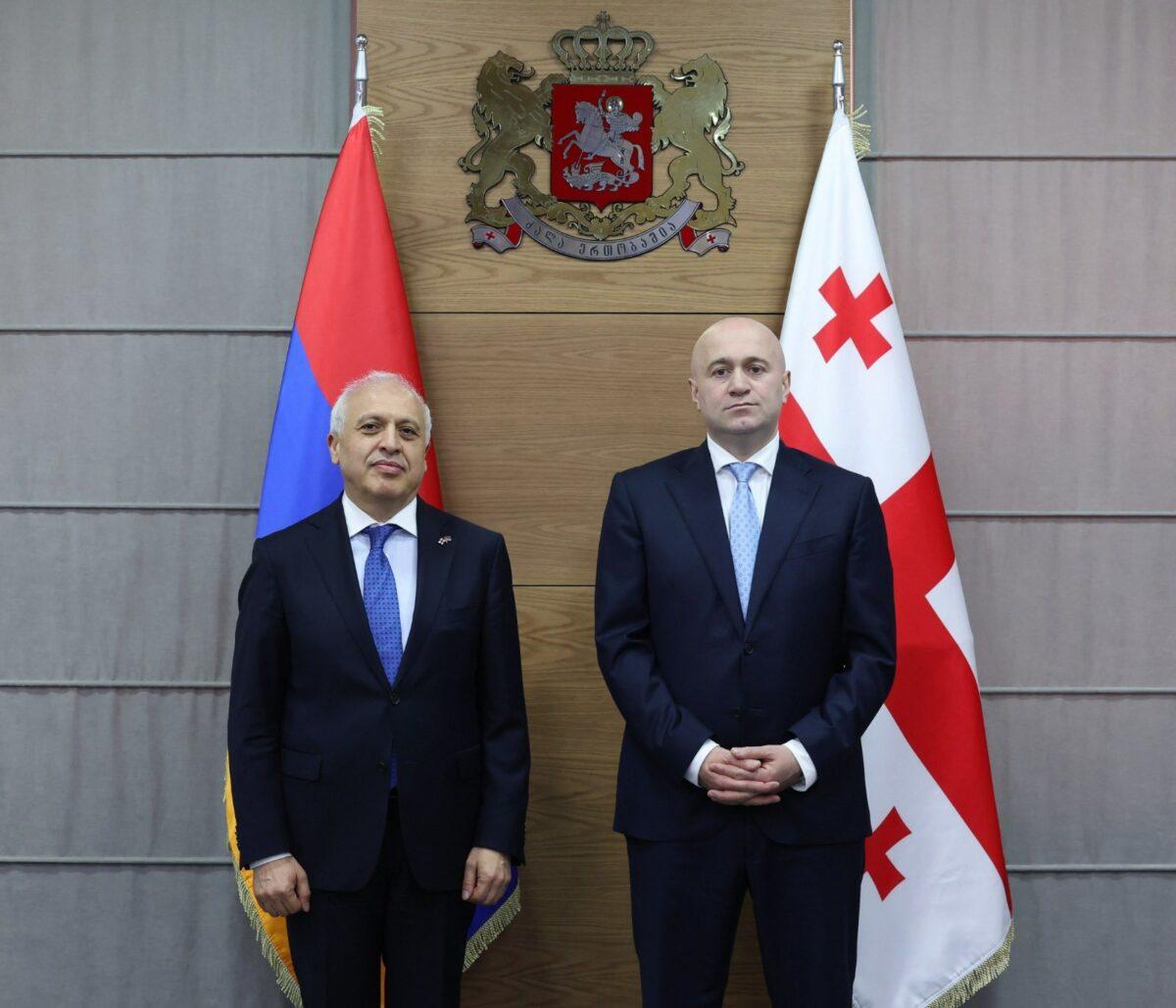 Վրաստանում ՀՀ դեսպան Աշոտ Սմբատյանը հանդիպել է Վրաստանի նորանշանակ ներքին գործերի նախարարին