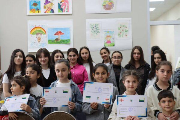 Ախալքալաքում կազմակերպվել է աշակերտական աշխատանքների ցուցահանդես՝ նվիրված Ընտանիքի սրբության և ծնողների նկատմամբ հարգանքի օրվան
