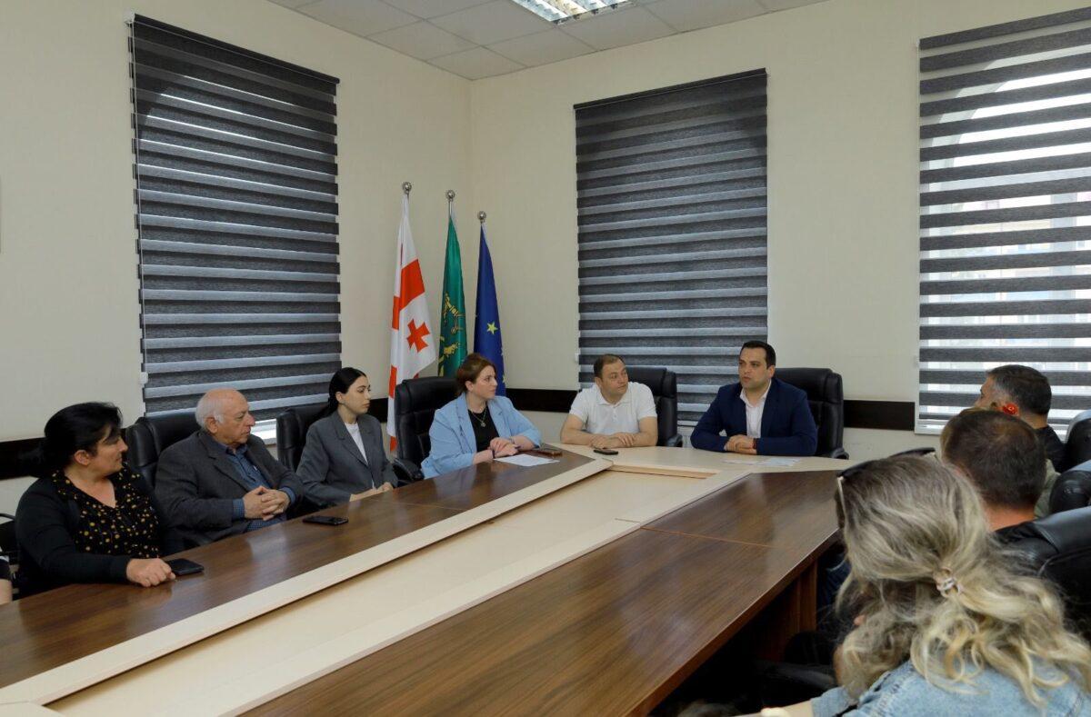 Ախալցխայի քաղաքապետարանում ներդրվել է սննդի վաուչերների նոր համակարգ սոցիալապես խոցելի ընտանիքների համար