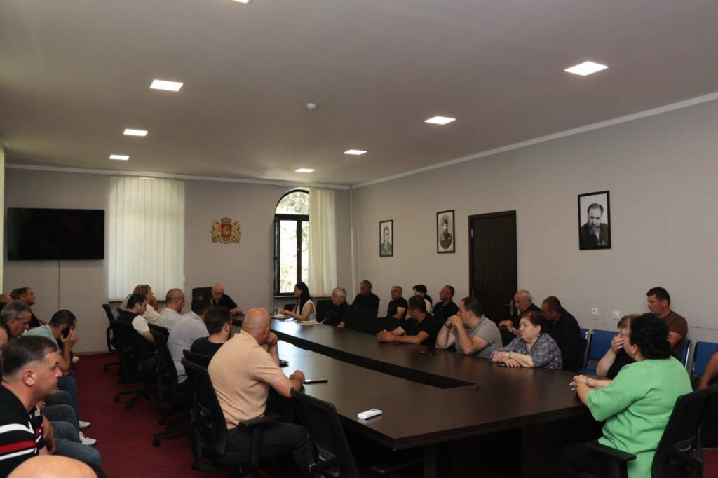 Ադիգենիում քննարկվել են գյուղատնտեսական պետական ծրագրերն ու ֆերմերների գրանցման գործընթացը