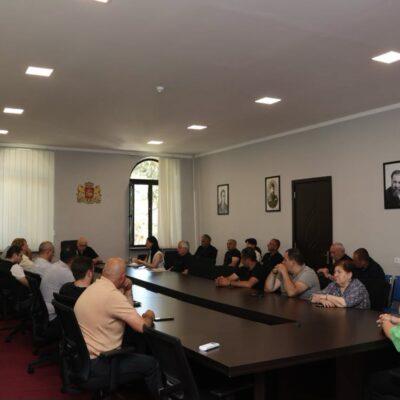 Ադիգենիում քննարկվել են գյուղատնտեսական պետական ծրագրերն ու ֆերմերների գրանցման գործընթացը