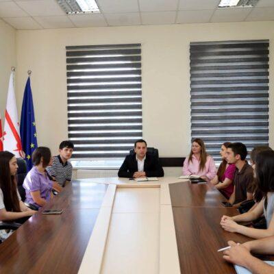 Ախալցխայի քաղաքապետը հանդիպել է Երիտասարդական խորհրդատվական խորհրդի անդամների հետ
