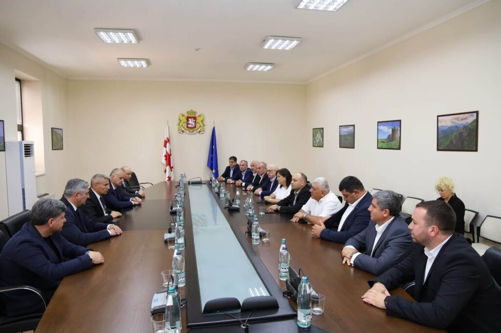Սամցխե-Ջավախքի նոր պետական ներկայացուցիչը ներկայացվել է տարածաշրջանի քաղաքապետերին