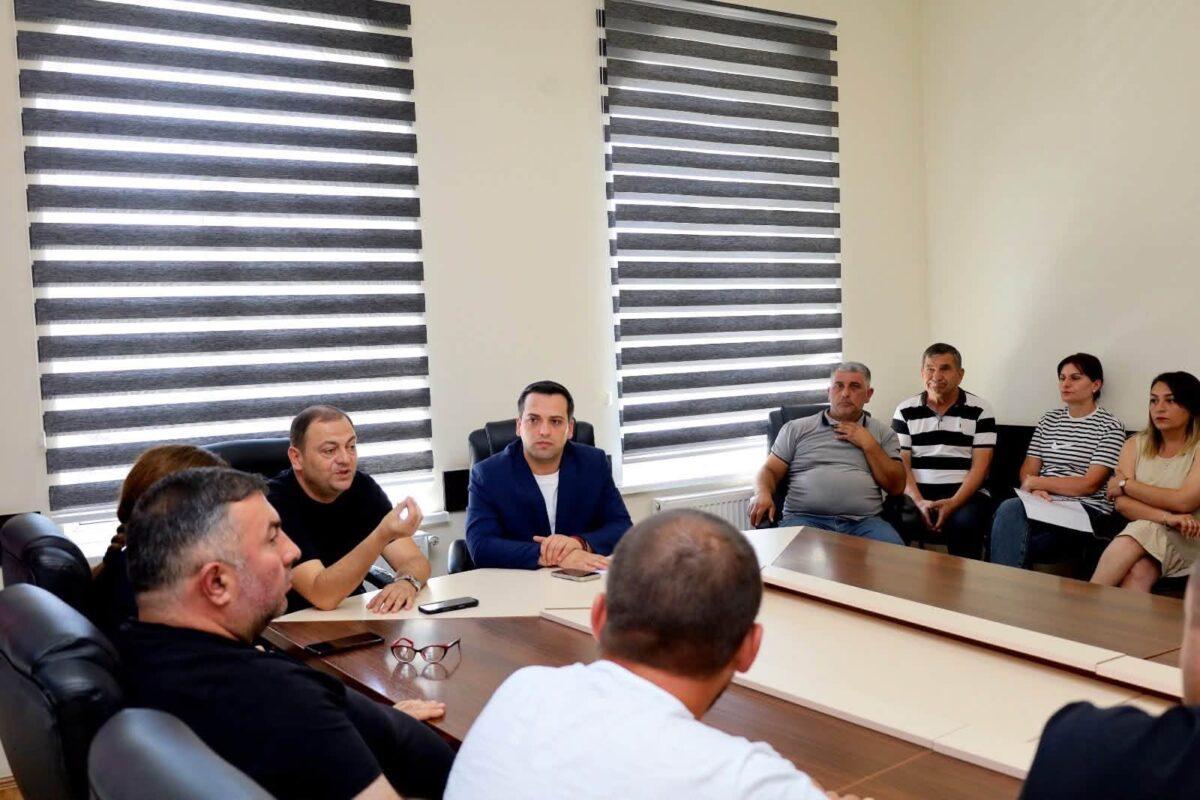 Ախալցխայի քաղաքապետը հանդիպել է վարչական միավորների ներկայացուցիչների հետ