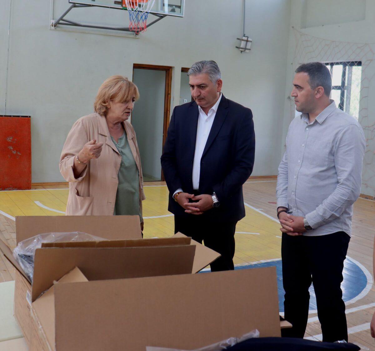 Ասպինձայում ներկայացվել է դպրոցական համազգեստի վաճառքի գործընթացը