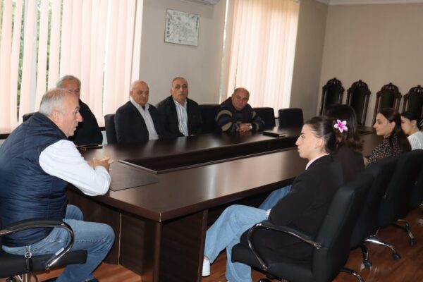 Ասպինձայի քաղաքապետը հանդիպել է վճարովի պրակտիկայի ծրագրի մասնակիցներին