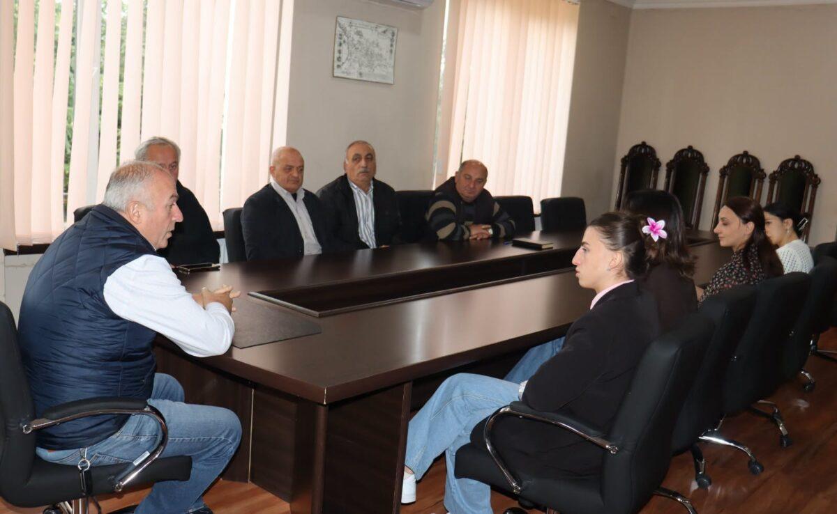 Ասպինձայի քաղաքապետը հանդիպել է վճարովի պրակտիկայի ծրագրի մասնակիցներին
