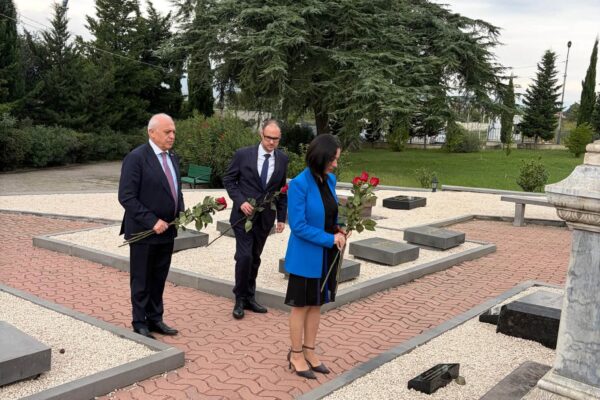 Հայաստանի պատվիրակությունն այցելել է Թբիլիսիի Խոջիվանքի պանթեոն