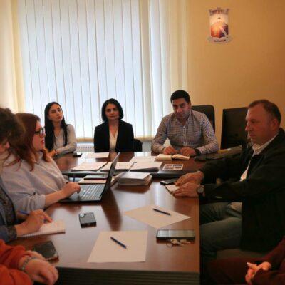 Ախալքալաքում քննարկվել են ազգային փոքրամասնությունների համար կրթական և հանրային ծառայությունների մատչելիության հարցերը